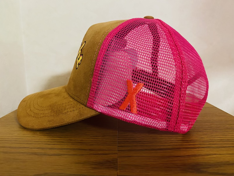 "Tanuki's tongue" Trucker Hat