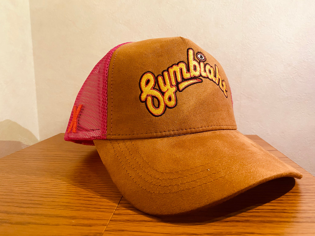 "Tanuki's tongue" Trucker Hat
