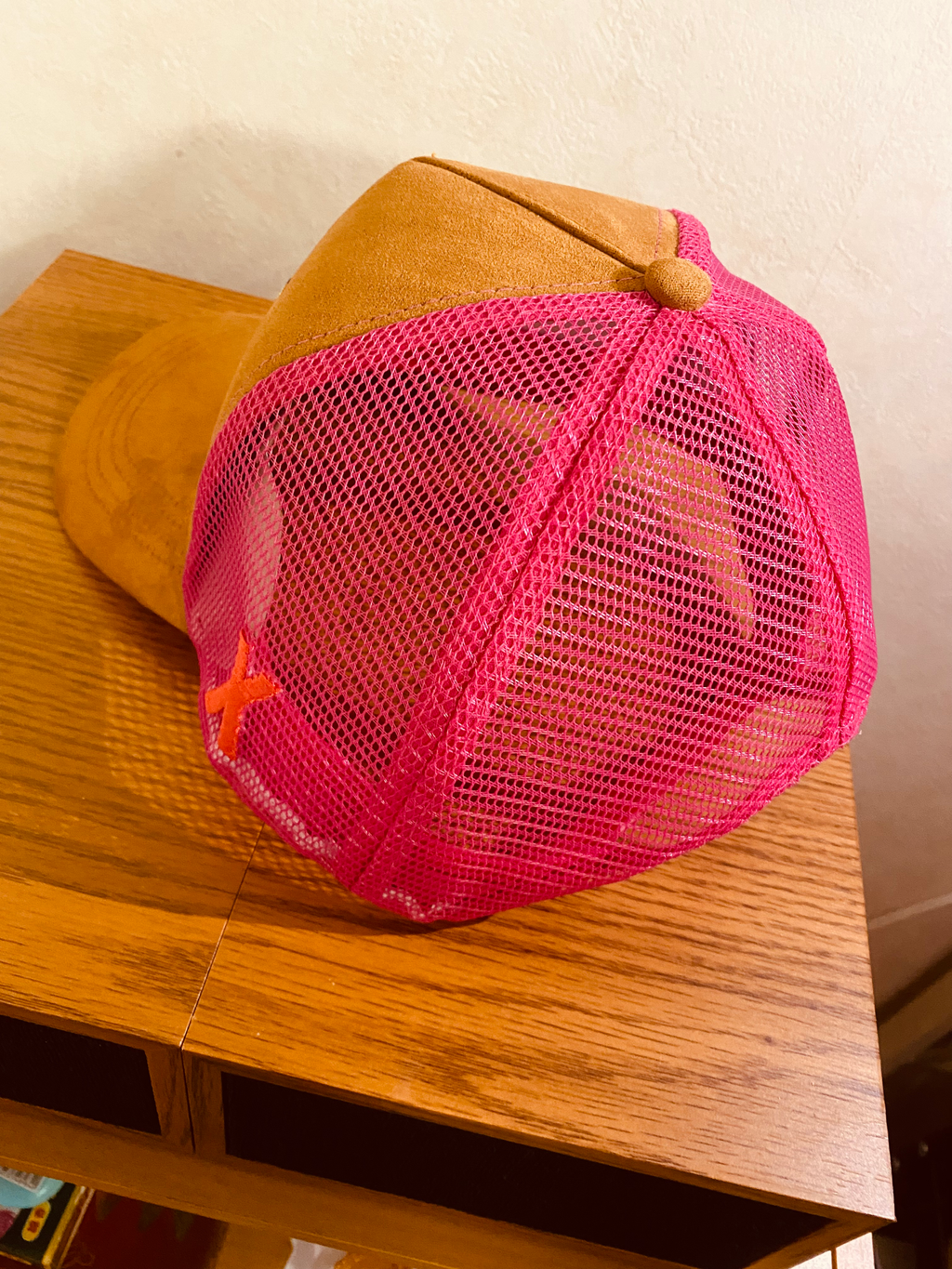 "Tanuki's tongue" Trucker Hat